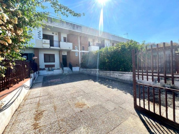 casa indipendente in vendita a Pozzuoli