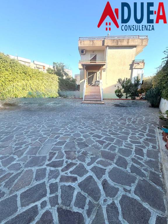 casa indipendente in vendita a Pozzuoli in zona Toiano