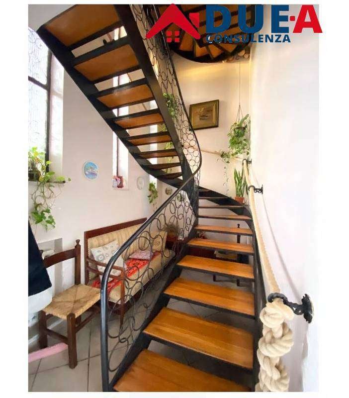 casa indipendente in vendita a Pozzuoli