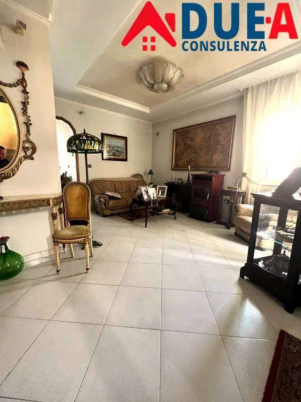 casa indipendente in vendita a Pozzuoli in zona Monterusciello