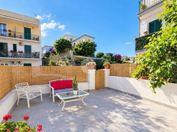 appartamento in vendita a Pozzuoli in zona Lucrino