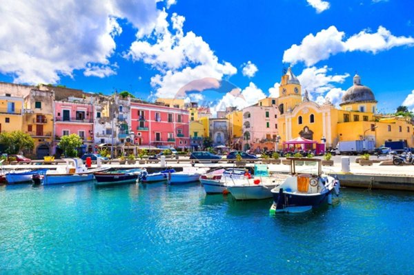 locale commerciale in vendita a Procida