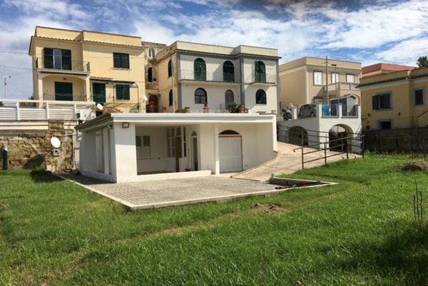 casa indipendente in vendita a Procida