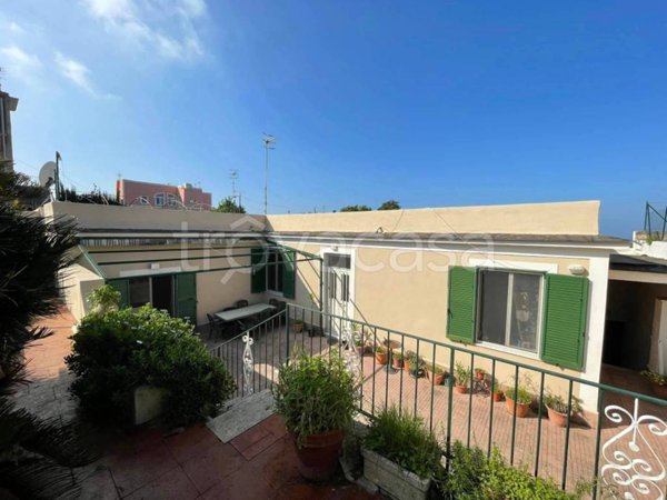 casa indipendente in vendita a Procida
