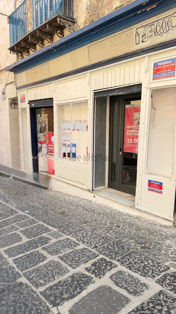 locale commerciale in vendita a Procida