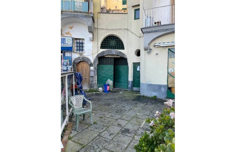 locale commerciale in vendita a Procida