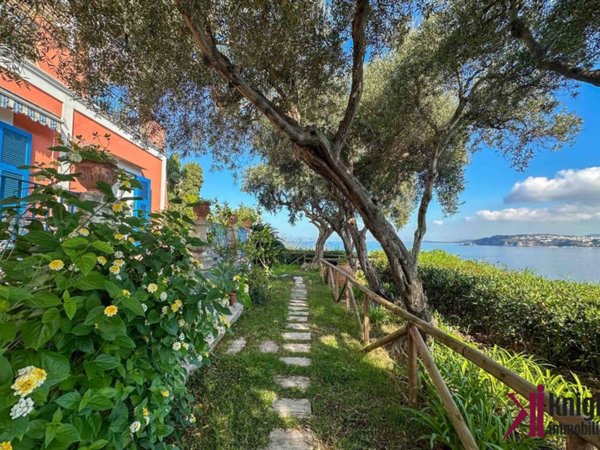casa indipendente in vendita a Procida