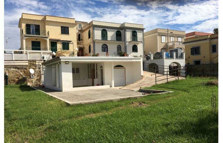 casa indipendente in vendita a Procida