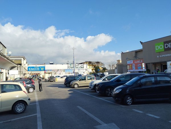 locale commerciale in vendita a Qualiano