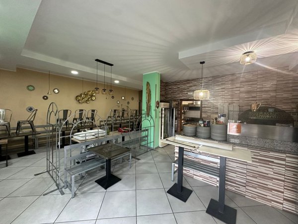 locale commerciale in vendita a Qualiano
