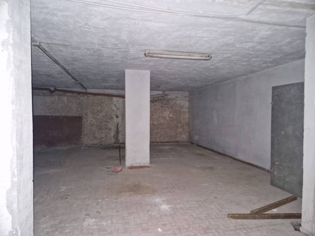 locale commerciale in vendita a Quarto