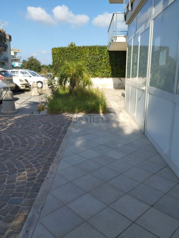 locale commerciale in vendita a Quarto