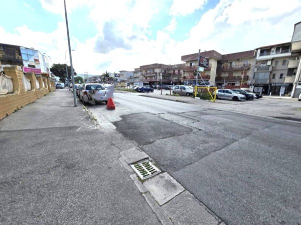 locale commerciale in vendita a Quarto