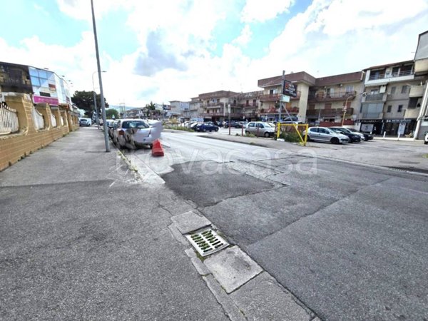 locale commerciale in vendita a Quarto