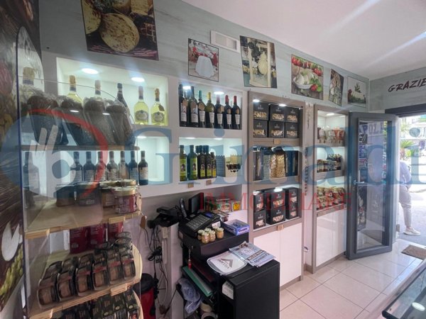 negozio in vendita a Quarto