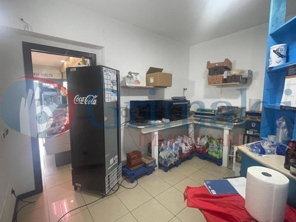 negozio in vendita a Quarto