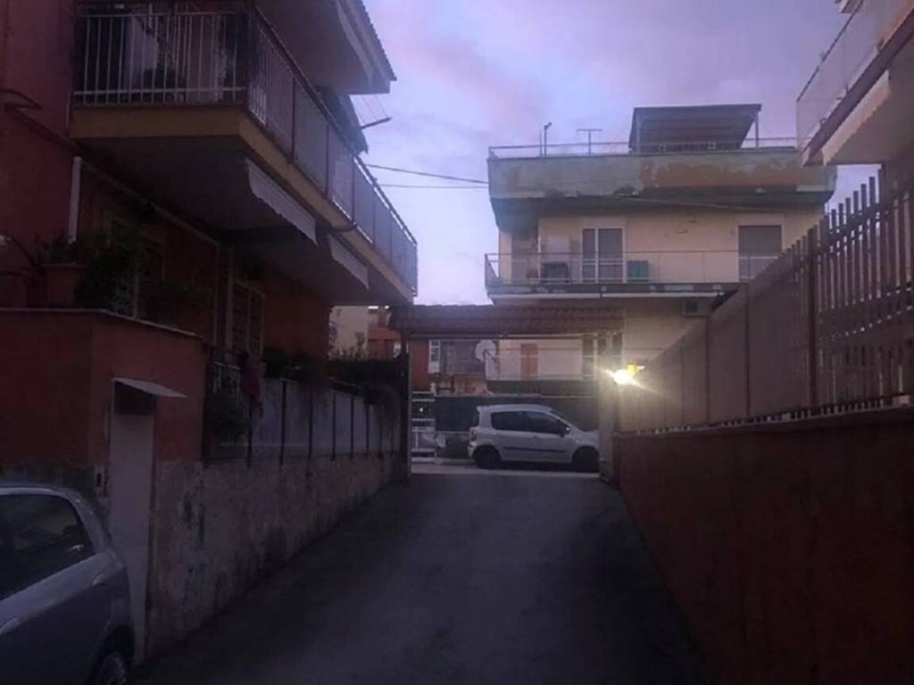locale commerciale in vendita a Quarto