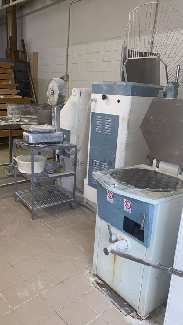 locale commerciale in vendita a Quarto