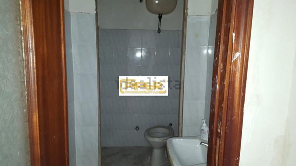 locale commerciale in vendita a Quarto