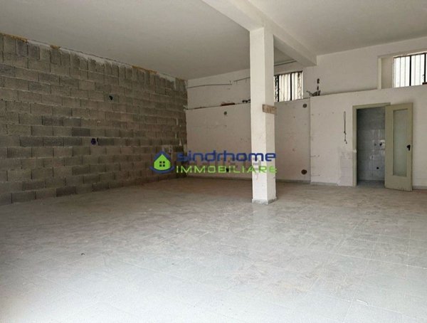 locale commerciale in vendita a Quarto