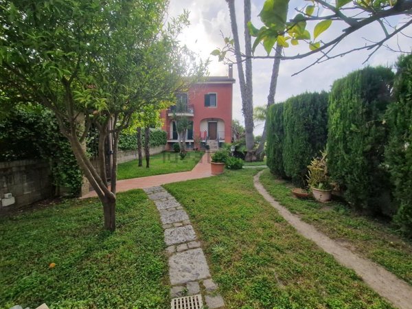 casa indipendente in vendita a Quarto