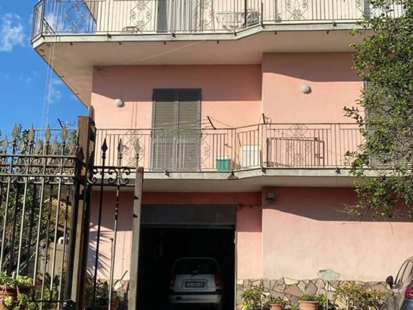 intera palazzina in vendita a Quarto