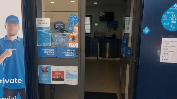 locale commerciale in vendita a Quarto