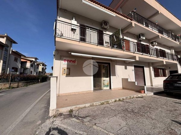 locale commerciale in vendita a Quarto