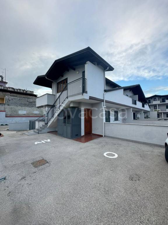 locale commerciale in vendita a Quarto