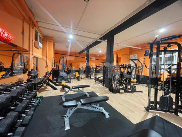 locale commerciale in vendita a Quarto