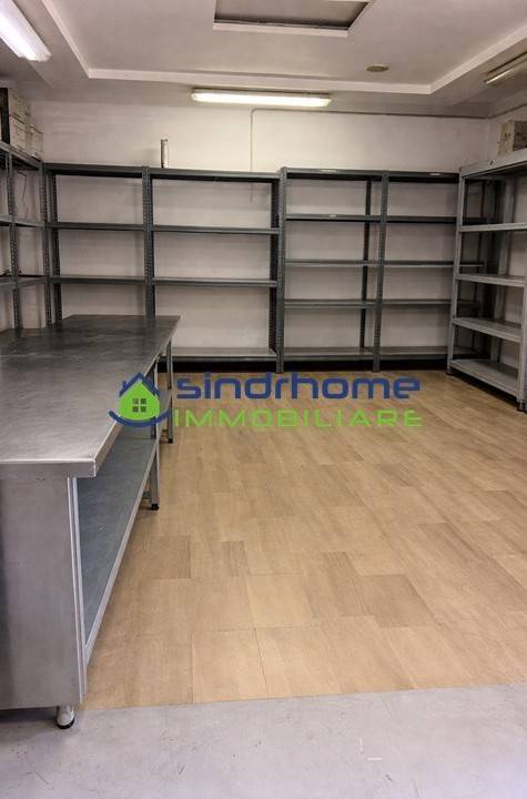 negozio in vendita a Quarto