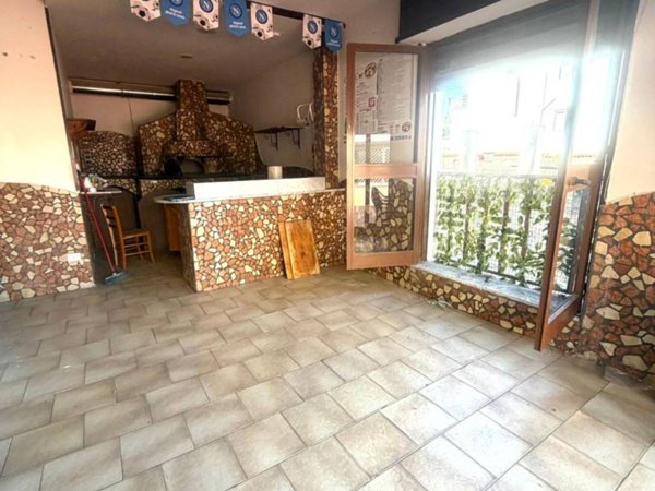 negozio in vendita a Quarto