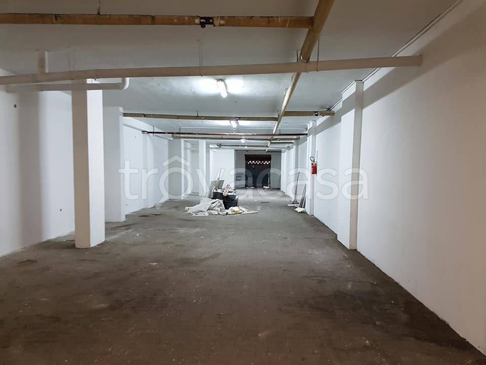 locale commerciale in vendita a Quarto