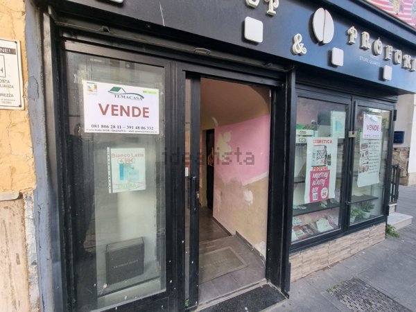 locale commerciale in vendita a Quarto