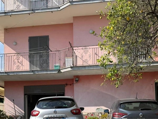 intera palazzina in vendita a Quarto