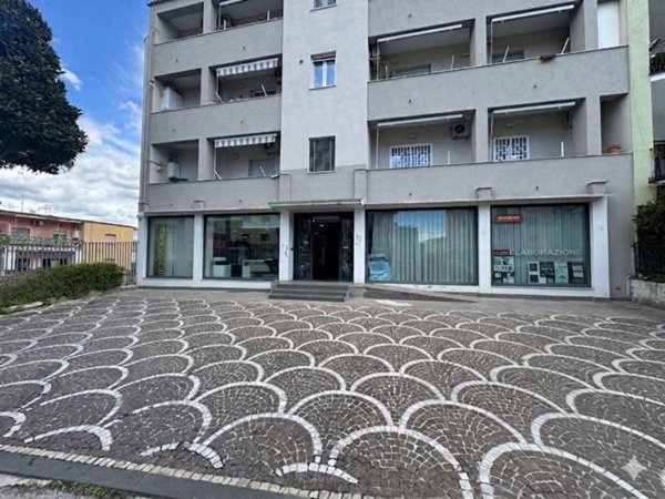 locale commerciale in vendita a Quarto