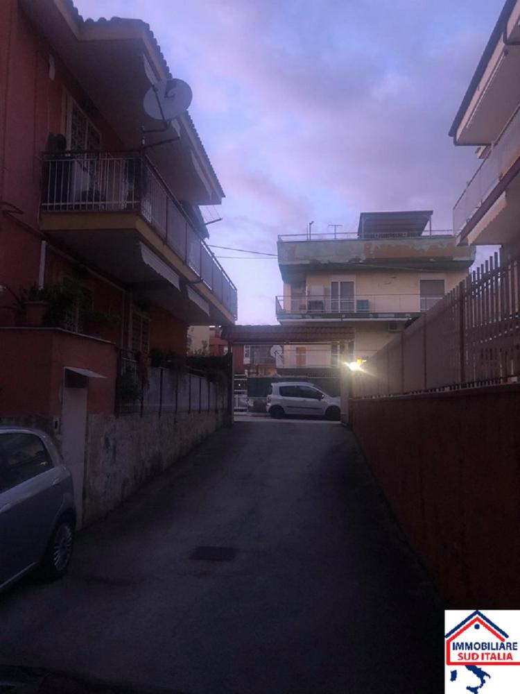 locale commerciale in vendita a Quarto
