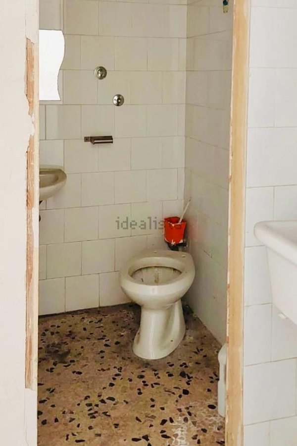 locale commerciale in vendita ad Ercolano