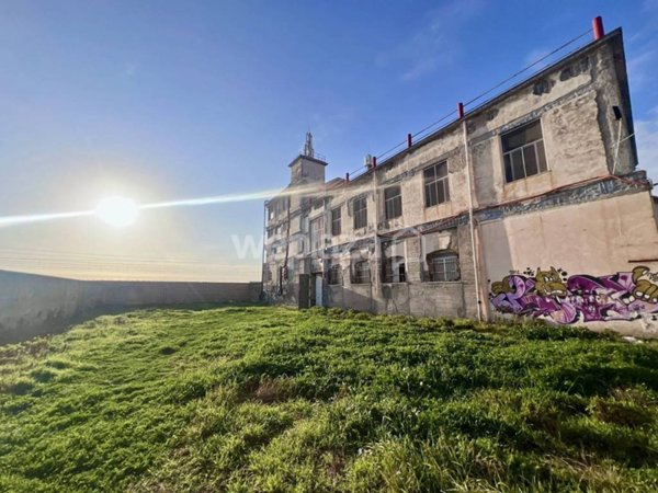 locale commerciale in vendita ad Ercolano