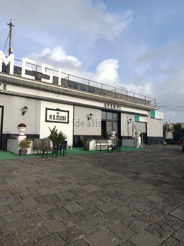 locale commerciale in vendita ad Ercolano