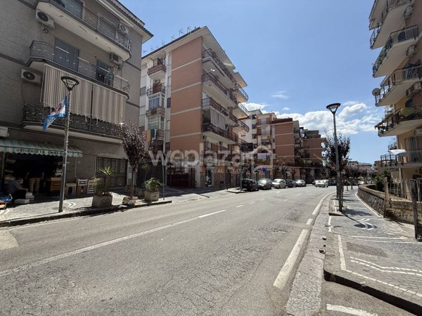 locale commerciale in vendita ad Ercolano