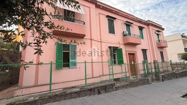 appartamento in vendita ad Ercolano in zona Ercolano Scavi