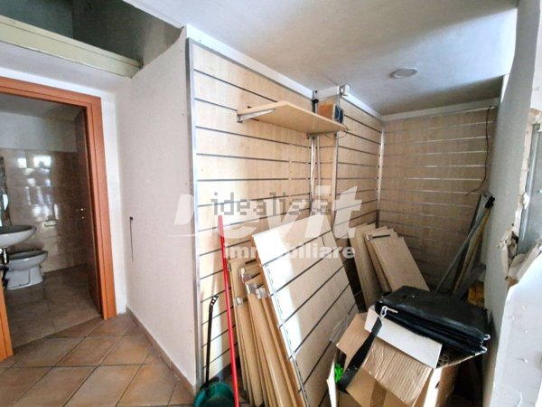 locale commerciale in vendita ad Ercolano