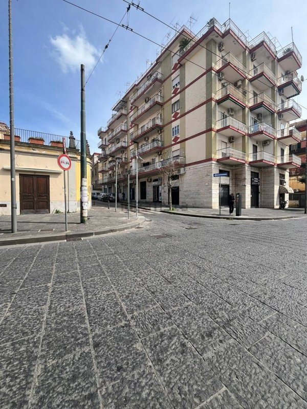 locale commerciale in vendita ad Ercolano