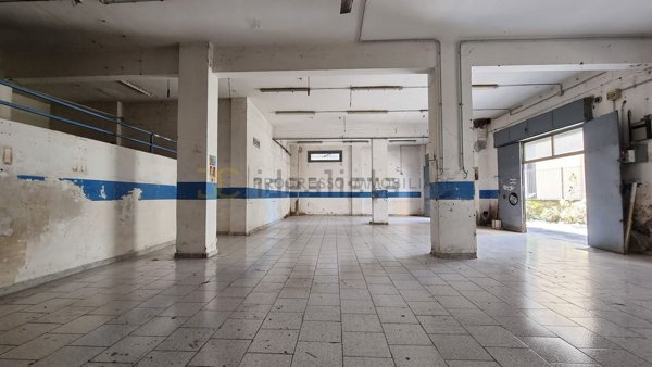 locale commerciale in vendita ad Ercolano