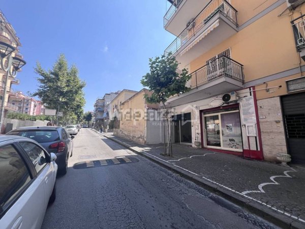 locale commerciale in vendita ad Ercolano