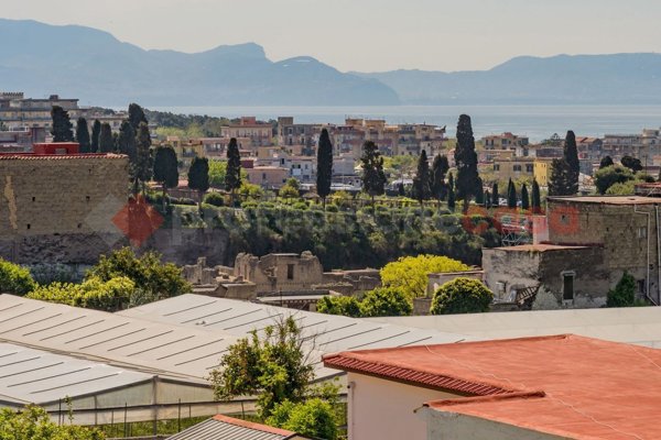 appartamento in vendita ad Ercolano in zona Ercolano Scavi