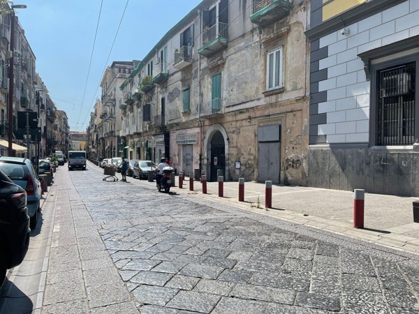 locale commerciale in vendita ad Ercolano