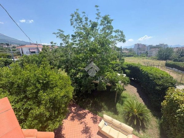 casa indipendente in vendita ad Ercolano in zona Miglio d'oro