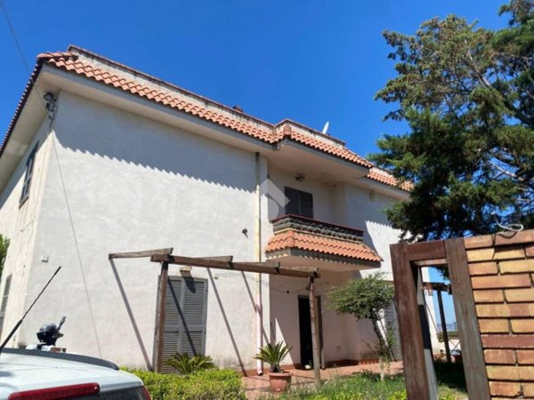 casa indipendente in vendita ad Ercolano in zona Miglio d'oro